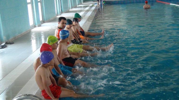 Bitlis Belediyesi'nin yüzme kursu başladı