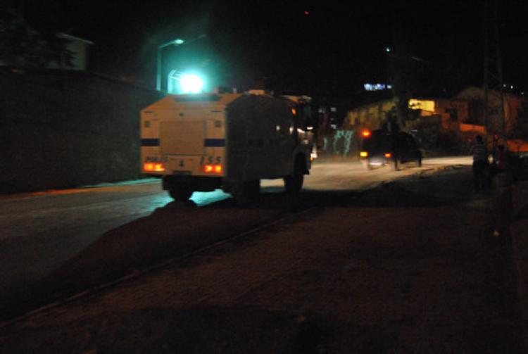 Hakkari’de polis lojmanlarına bombalı saldırı