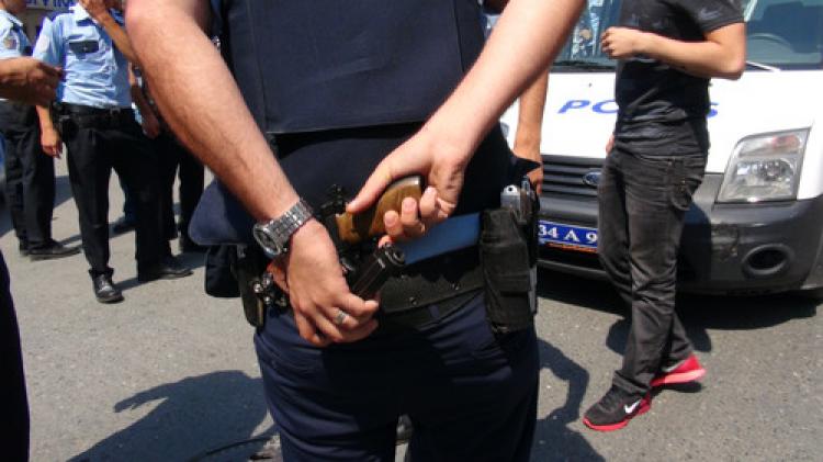 Otoyolda silahlı araç alarmı