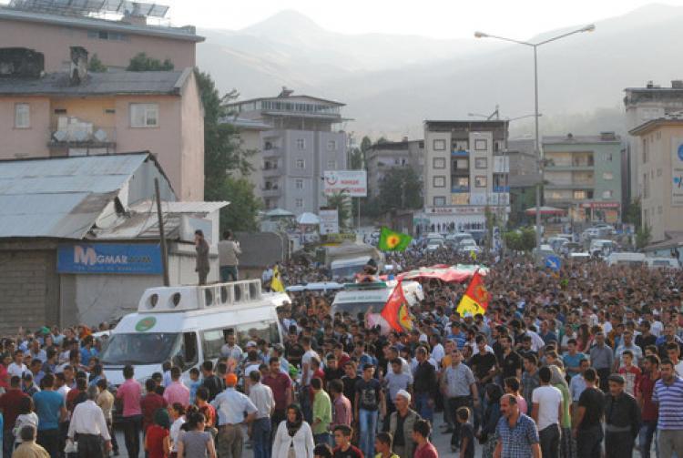 Cenazede gerginlik yaşandı