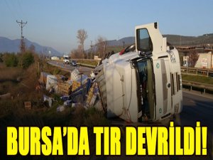 Tır devrildi