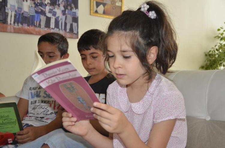 Yaz tatilinde kitap okumayı tercih ediyorlar