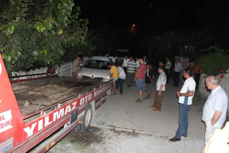 Polis, hırsızlık zanlılarını vatandaşın elinden zor kurtardı