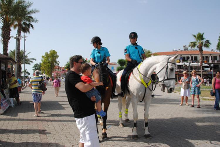 Yabancı dil bilen atlı jandarmalar hırsızlık ve kapkaççılıkta caydırıcı oldu