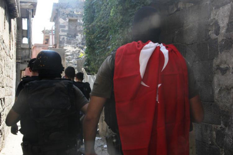 Diyarbakır hendek operasyonu: 3 kişi gözaltına alındı