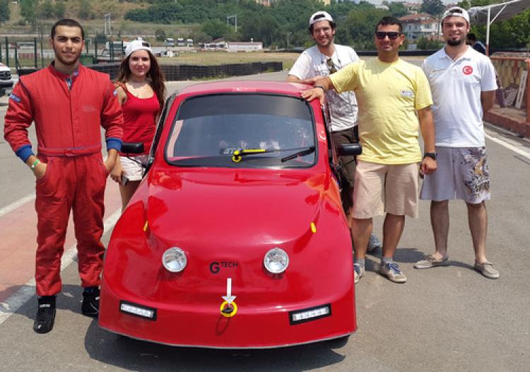 Gediz Üniversitesi öğrencileri elektrikli otomobil yaptı