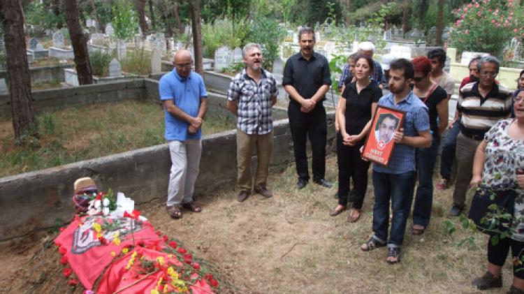 'Hükümet oyuncaklara kapattığı sınırları bomba yüklü kamyonlara açtı'