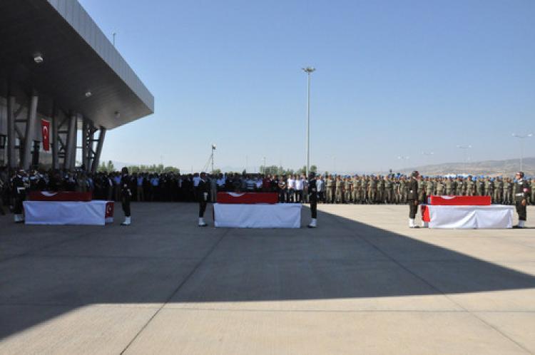 Bingöl'de şehit düşen askerler memleketlerine uğurlandı