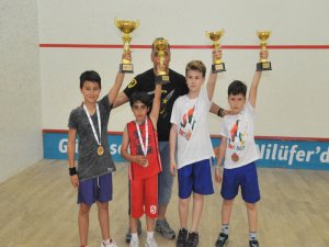 Squash müsabakaları nefes kesti