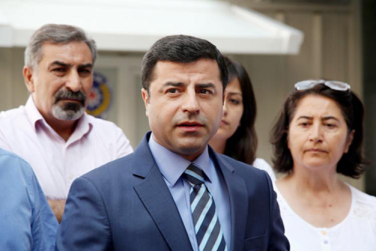 Demirtaş: Davutoğlu görevi iade etmeli