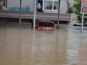 Yalova'yı sel vurdu!