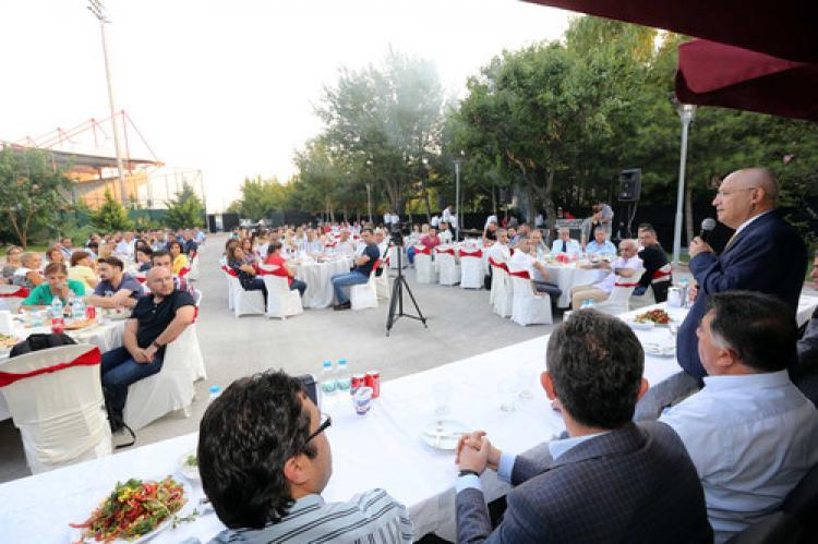 Yenimahalle Belediyespor, stadyumda buluştu
