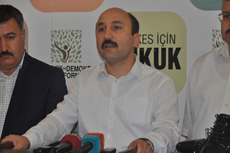 "Bir zaman postallarla yapılan darbe şimdi sivil ayakkabılarla yapılıyor"