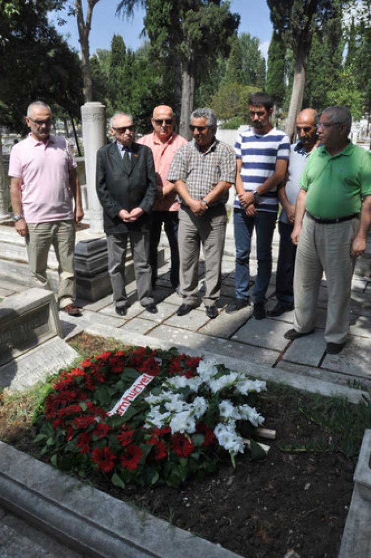 Gazeteci Nadir Nadi mezarı başında anıldı