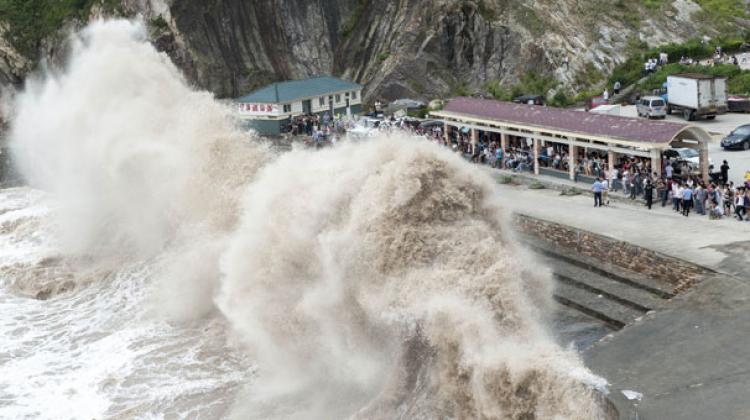 Bu dalgalar 20 bin kişiyi evinden etti