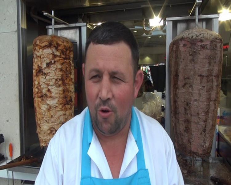 Döner ısmarladı, ödemeyi yapmadan kaçtı