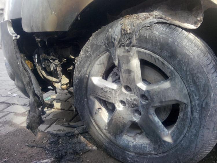 HDP’li il genel meclis üyesinin otomobili kundaklandı