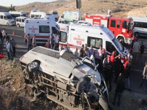 Şanlıurfa'da işçi servisi devrildi!