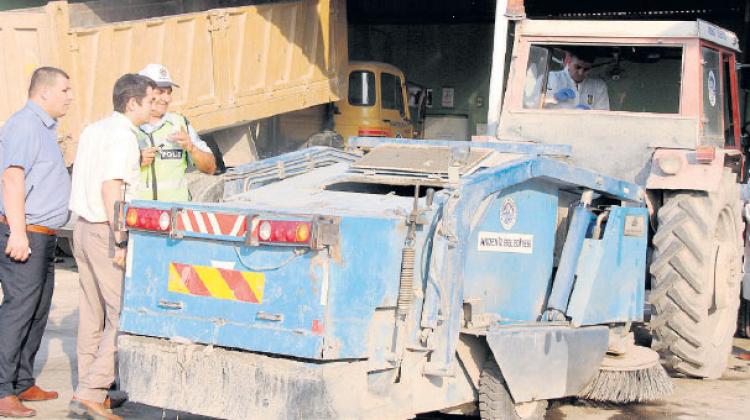 Yol süpürme aracı küçük İsa’yı yuttu