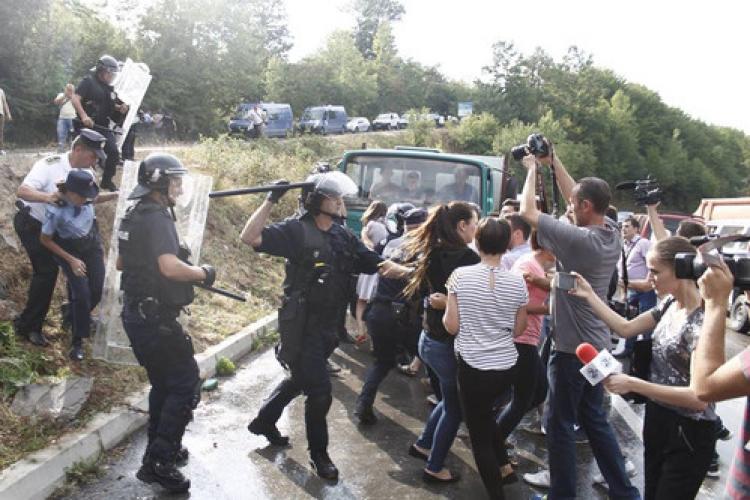 Kosova Polisi, muhalefete  biber gazı ile müdahale etti