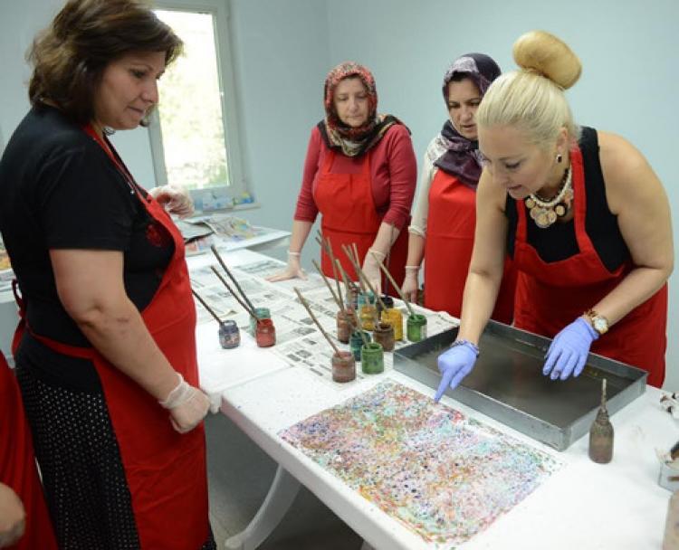 Çalı kadınlarının ‘ebru’ heyecanı