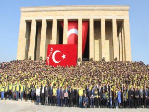 Fenerbahçeliler Anıtkabir'de!