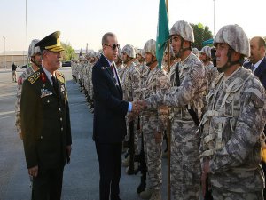 Erdoğan'dan Katar'daki Türk birliğine ziyaret!