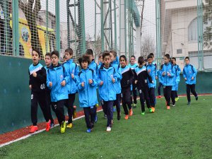 Futbol Akademisi Yeni Yıldızlarını Bekliyor