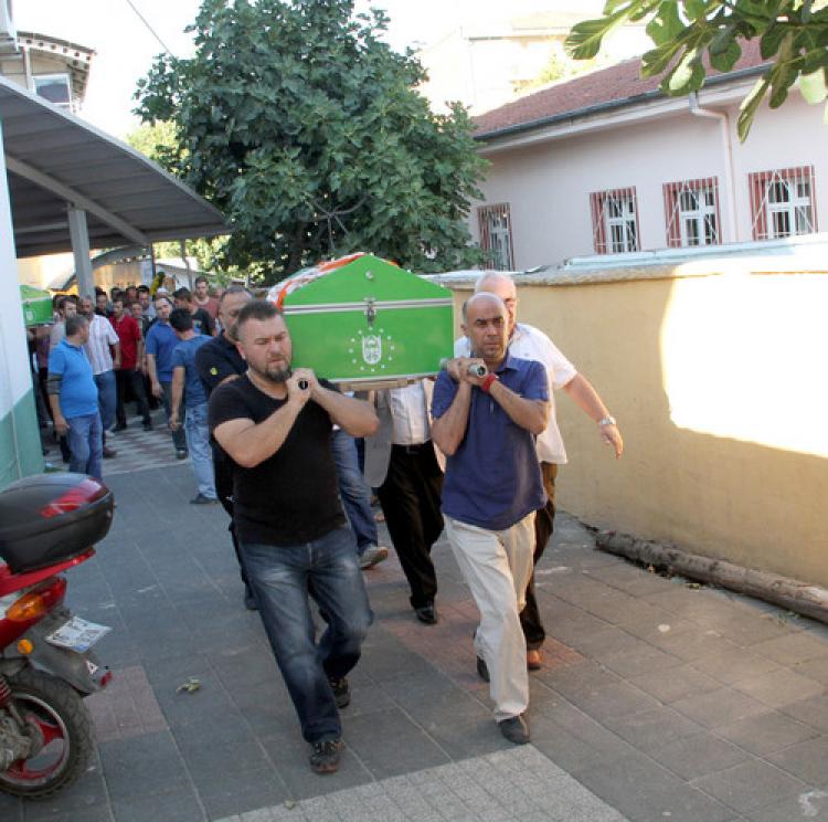 Orman yangınını izlerken ölen çift toprağa verildi