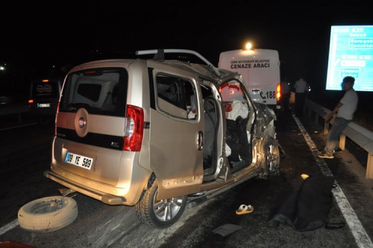 İzmir'de trafik kazası: 3 ölü