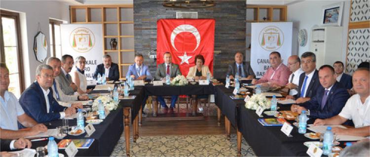 'Vatanın bir karış toprağından, hukuk devleti ve demokrasiden vazgeçilemez'