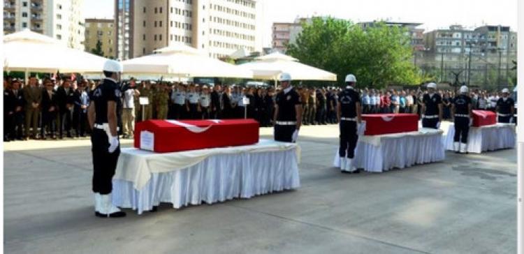 Şehit olan polisler için tören