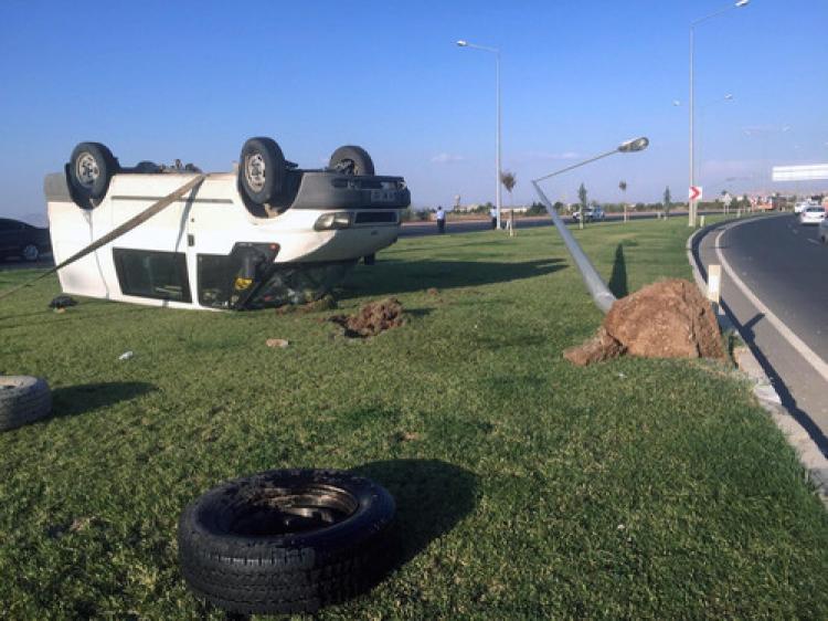 Yola dökülen yakıt kazaya yol açtı