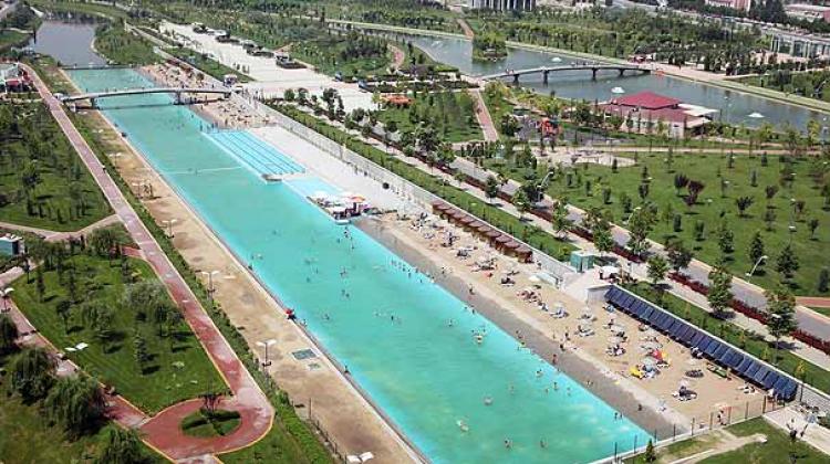 Eskişehir’de yapay plaj sezonu açıldı