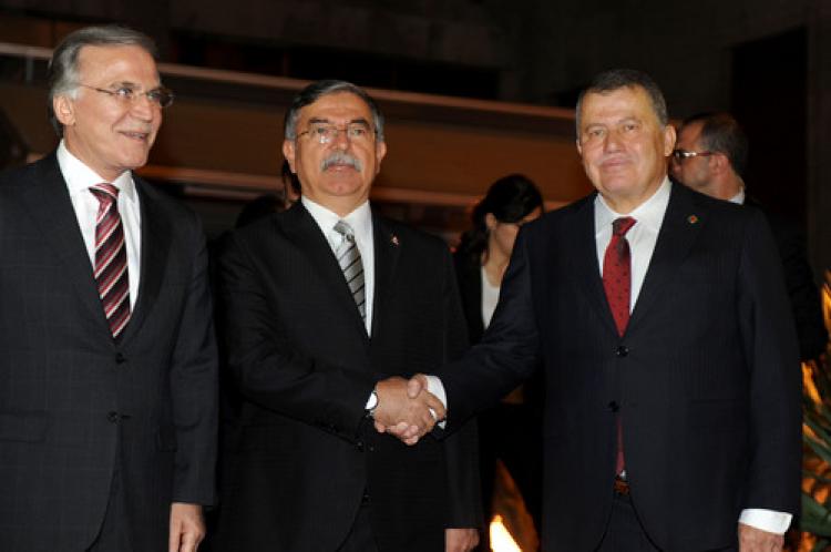 TBMM Başkanı Yılmaz medyaya yapılan operasyon sorusuna teşekkür etti