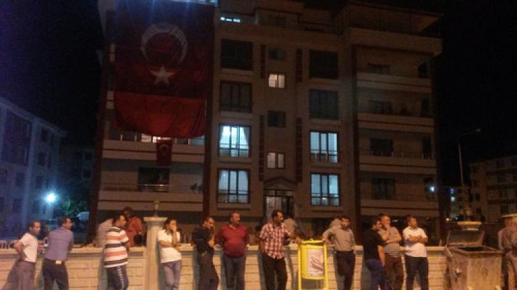 Şehit komiserin baba ocağına ateş düştü