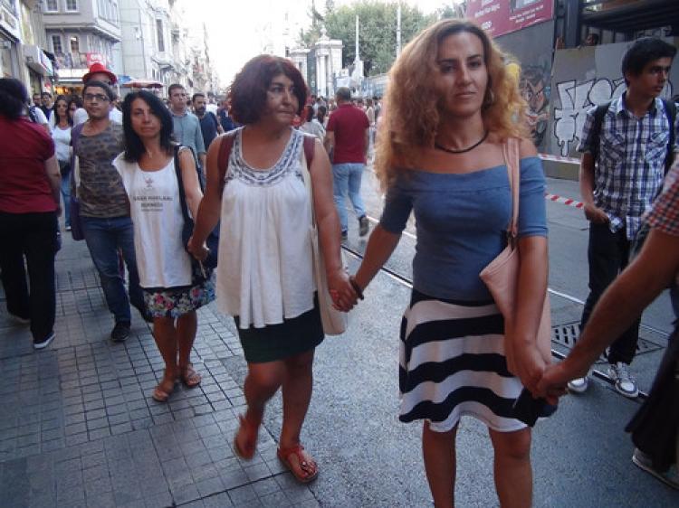 '1 Eylül Dünya Barış Günü' sebebiyle insan zinciri
