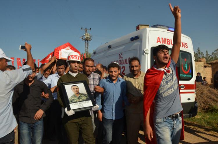 Suriye sınırında şehit düşen er defnedildi