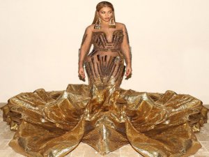 Metalik güzel Beyonce!