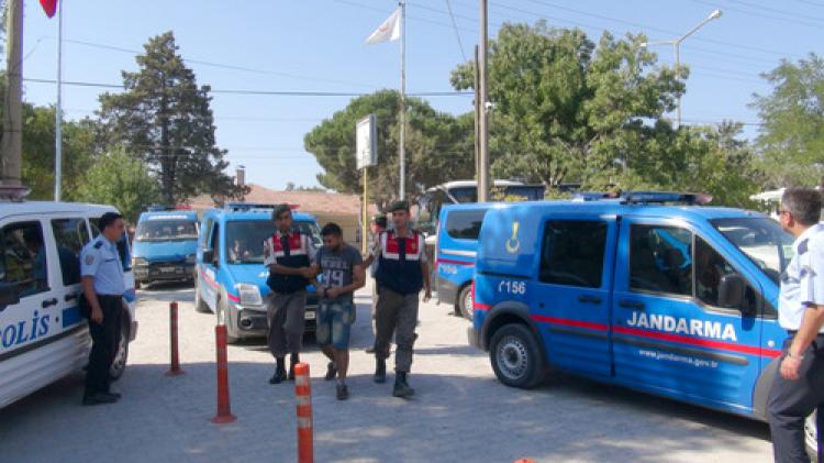 Çanakkale'de göçmen kaçakçılığı çetesi çökertildi