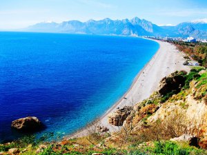 Antalya'nın dünyaca ünlü plajı Hülya Koçyiğit'in damadının oldu!