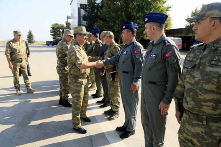 Savunma Bakanı Hasanov 'TurAz Kartalı' tatbikatını yerinde inceledi