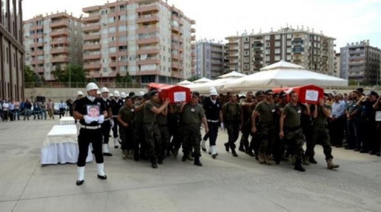 Diyarbakır’da şehit polis memurları için tören