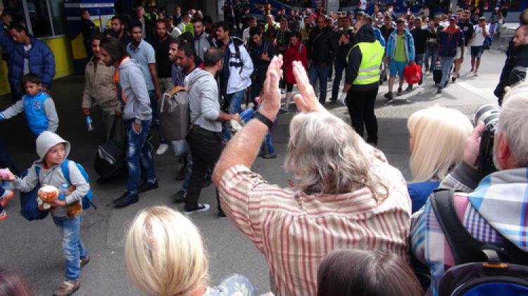 Binlerce mülteci, Münih'e akın etti