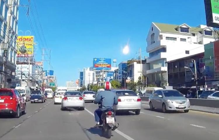 Tayland'a meteor düştü!