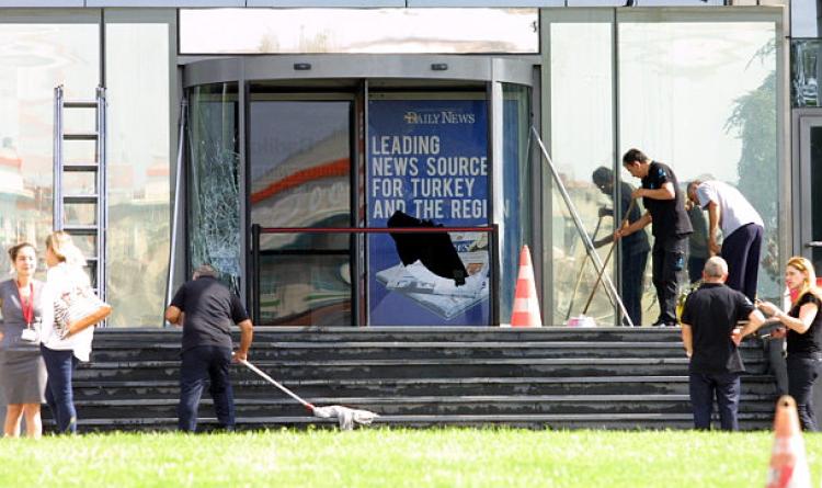 Saldırıya uğrayan Hürriyet'te onarım