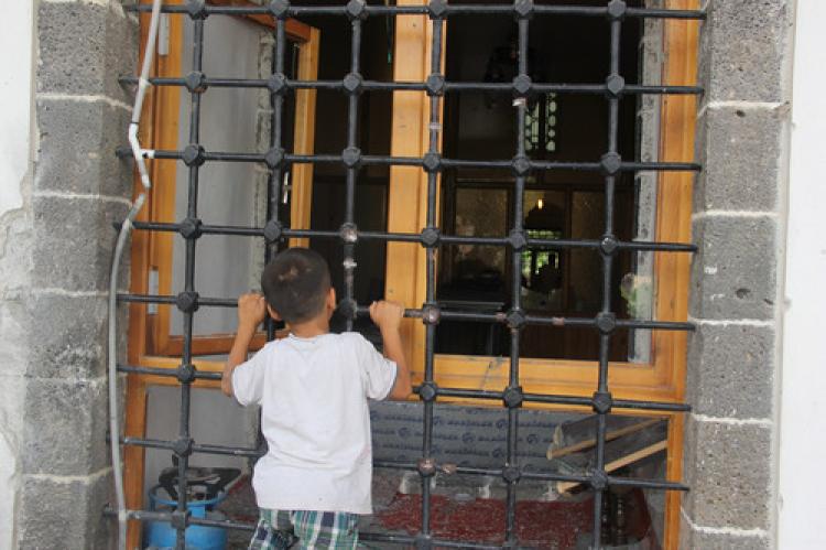 Sur'da yaşanan çatışmalarda tarihi Kurşunlu Camii harabeye döndü