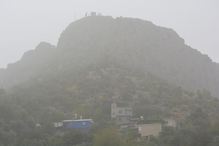 Anız dumanı ile karışan toz bulutu Kozan'da hayatı olumsuz etkiliyor