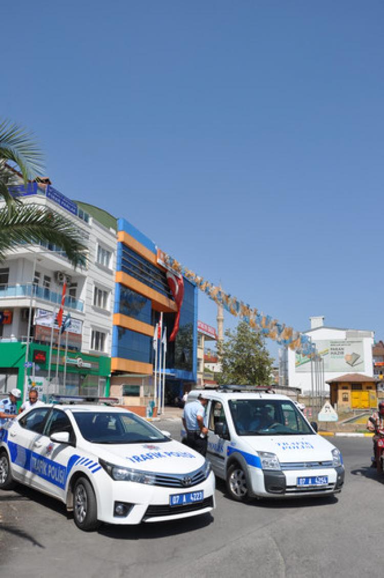 AKP binasına bomba ihbarı