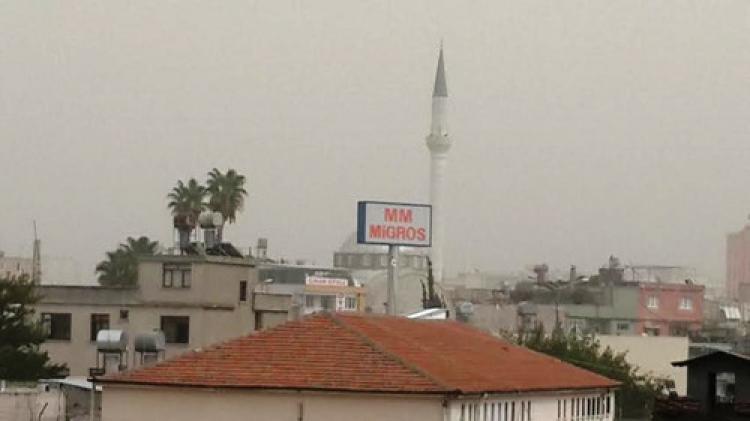 Osmaniye'ye yağmur yerine toz yağıyor